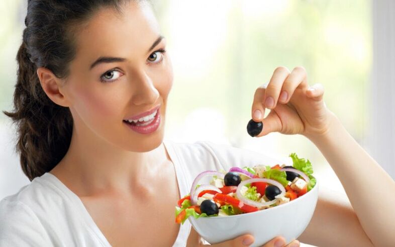 servikal osteokondroz için diyette sebze salatası
