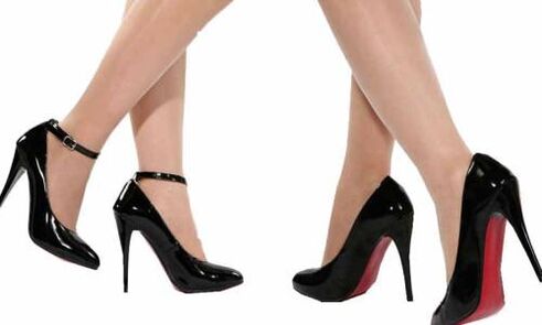 Kadınlarda servikal osteokondrozun nedeni yüksek topuklu ayakkabılara bağımlılık olabilir. 